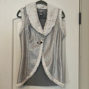 Alberto Makali Silver Suede Faux Fur Vest, size Large